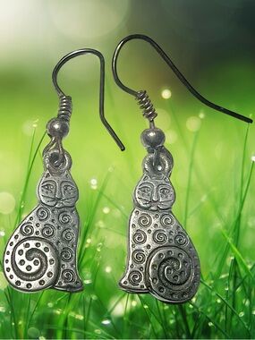 Marlene VanBeek Silver-tone Spiral Cat Dangle Earrings 1.5”